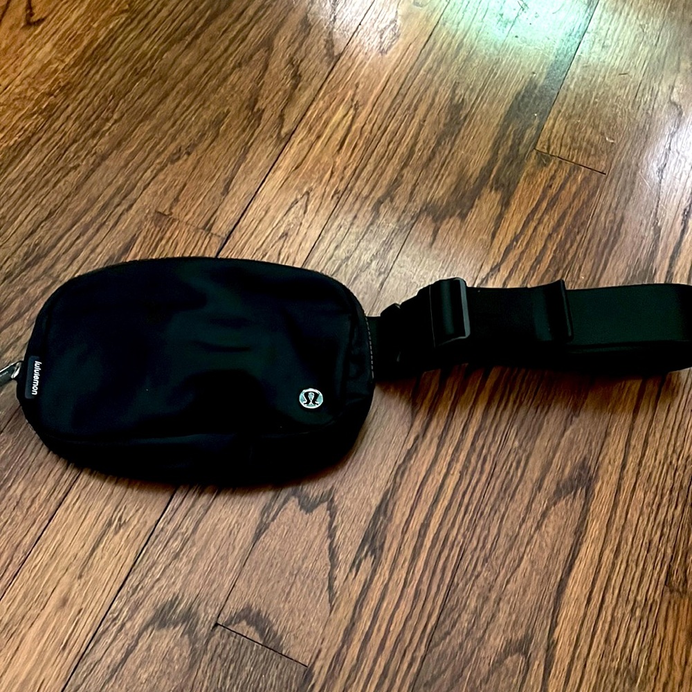 Lululemon hip pack
